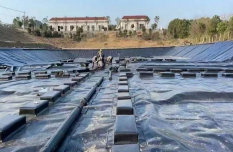 材料研发生产,工程防渗系统解决方案提供,主营产品包括高性能土工膜